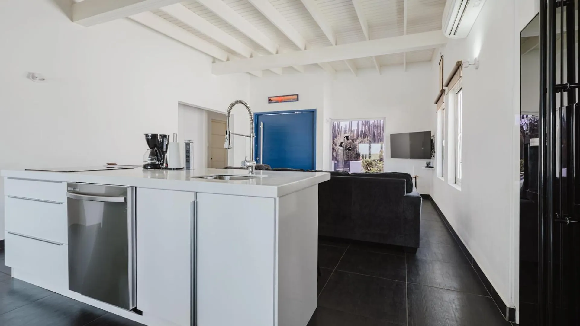 Tropical Family Home With Plunge Pool & Playroom! Santa Cruz Holiday home