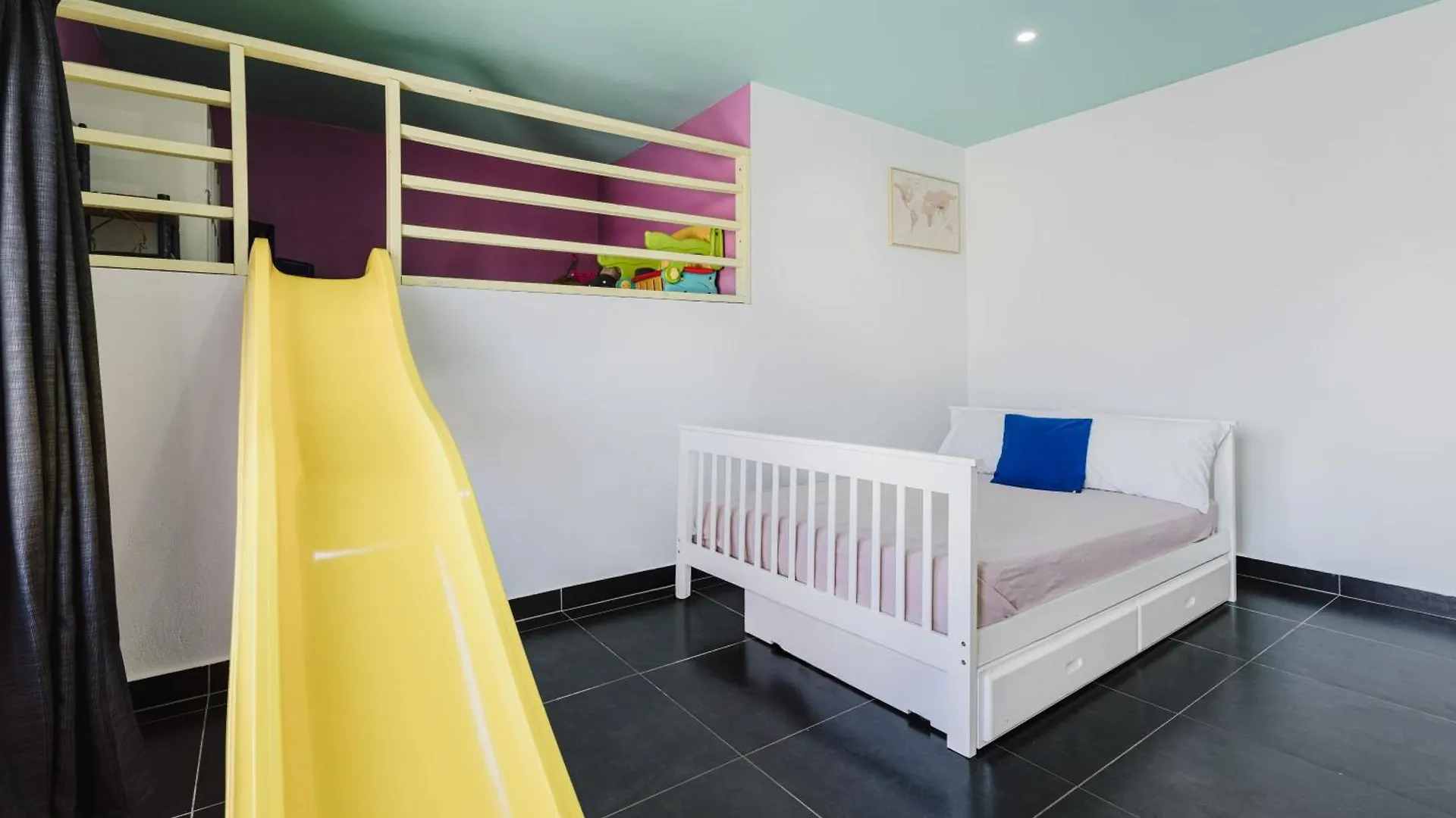 Tropical Family Home With Plunge Pool & Playroom! Santa Cruz Holiday home